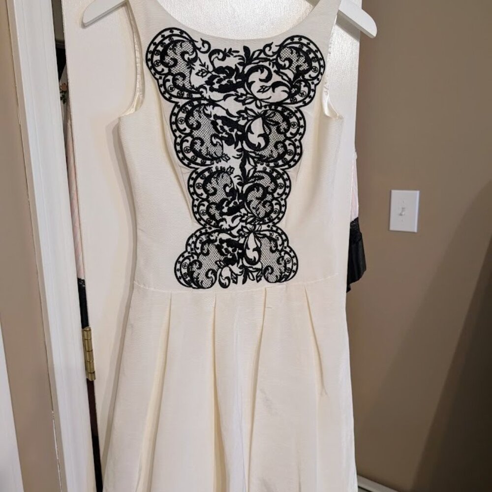 White House Black Market Vintage Formal Embroidered Dress Gown 2 EUC